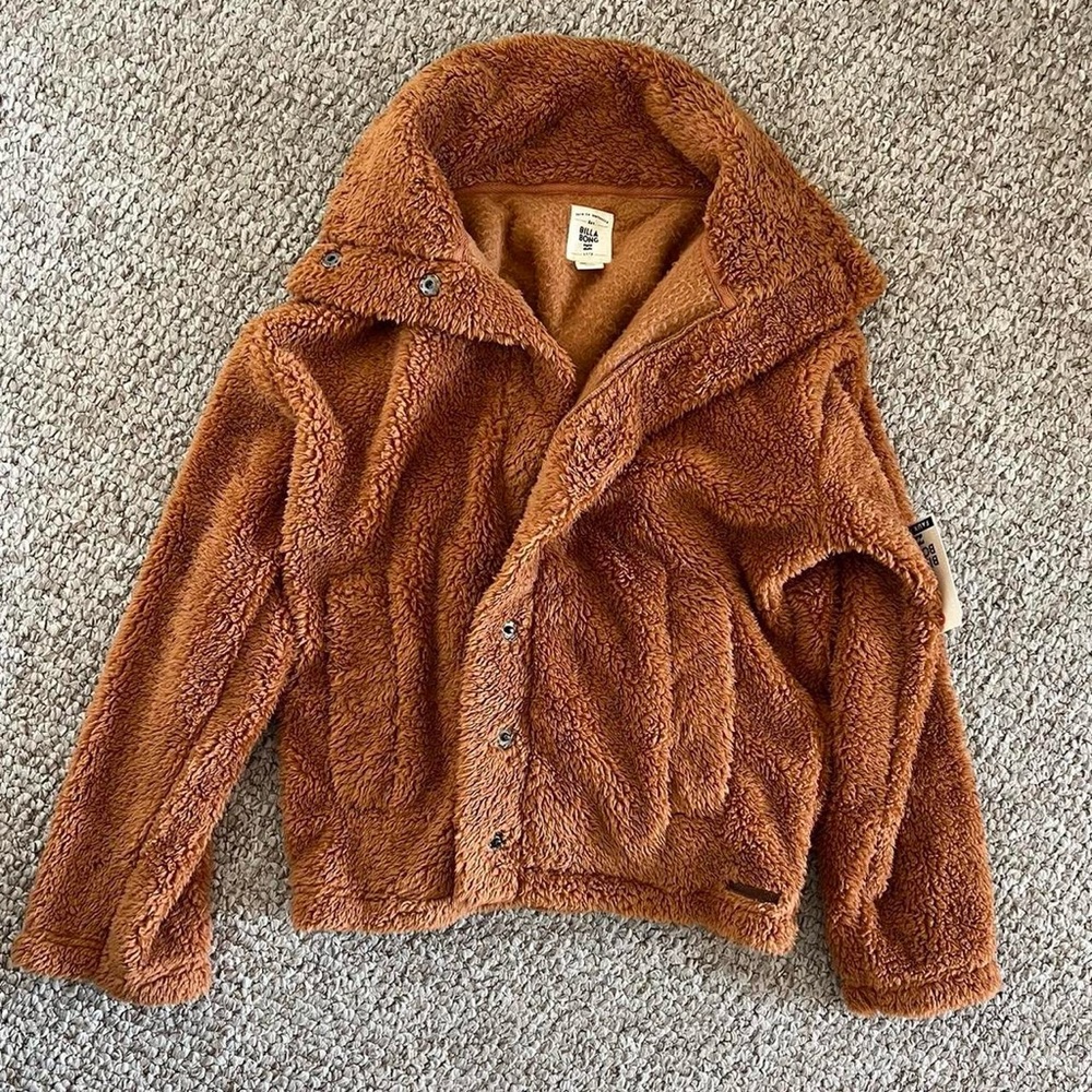 Size small billabong fuzzy jacket! NWT.